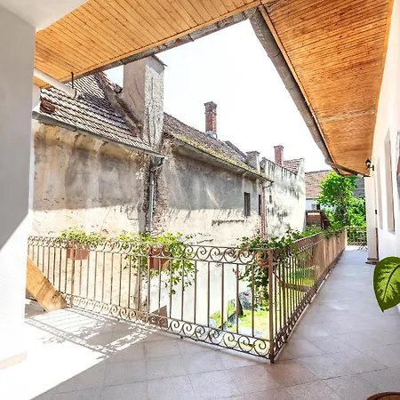 Saint John's 22 Apartman Brassó